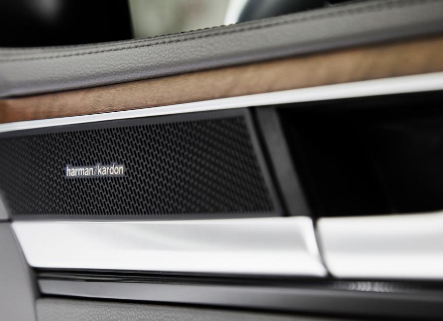 Детали интерьера Volkswagen Arteon Shooting Brake Elegance 2020 года  (WW) (фото 37 из 45)